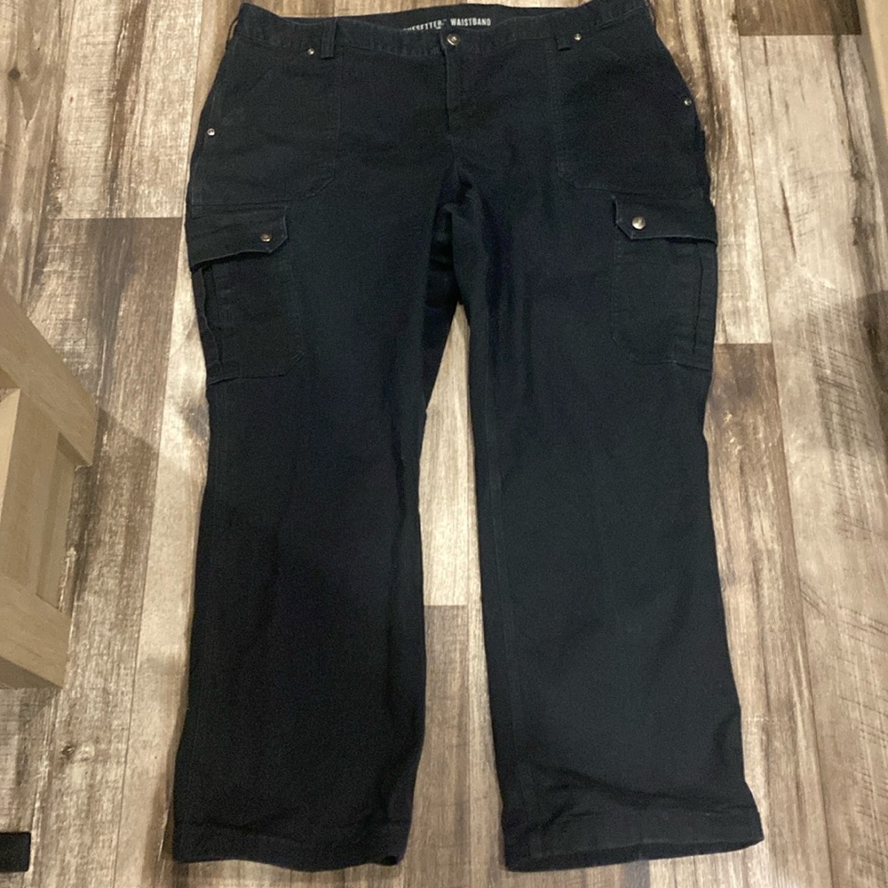 Duluth Trading Co Black Boot-Cut Cargo Pants